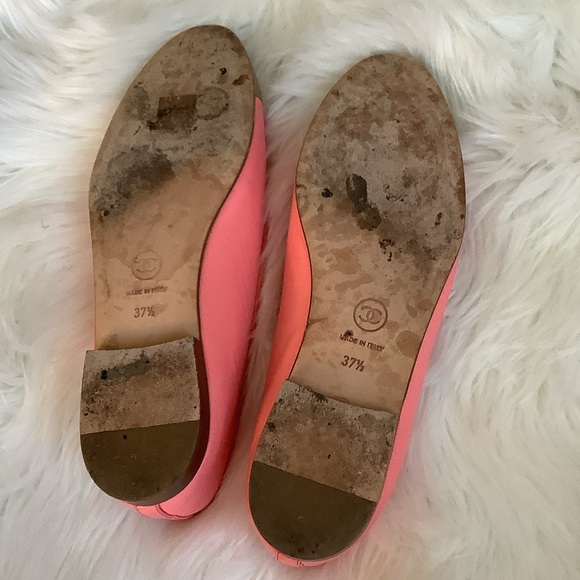 CHANEL Coral and Gold Ballet Flats - Picture 5 of 6